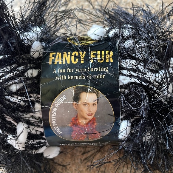 Lot 18 Total of Miscellaneous Fancy Fur Yarn 🧶 - Picture 2 of 4